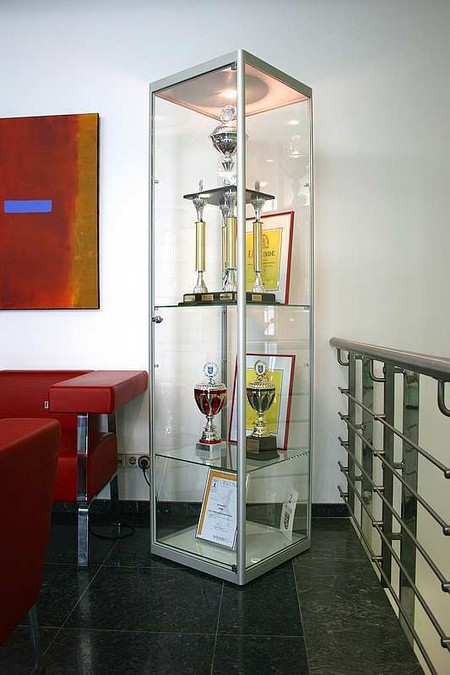 Standvitrine für Lotto Hessen