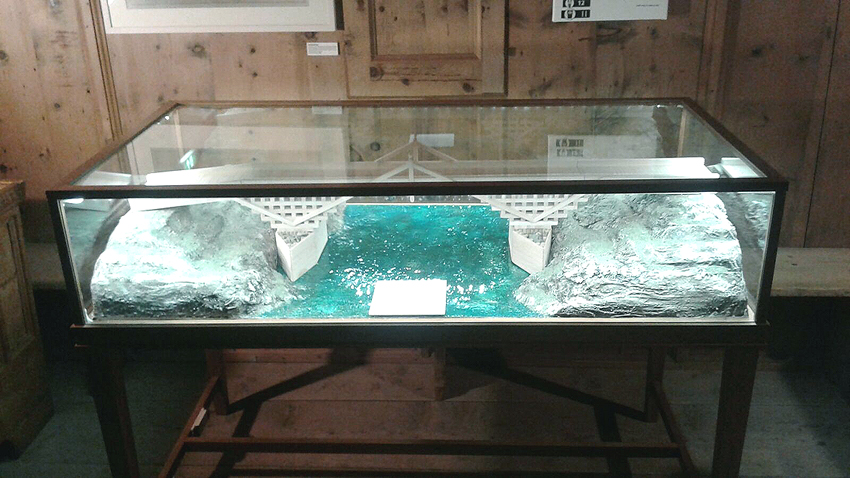 Tischvitrine für Schloss Landeck